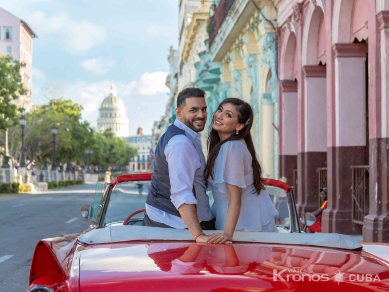 Discovering Old and Modern Havana Private Tour in American Convertible Classic Cars - Excursión " Descubriendo La Habana Antigua y Moderna" en Carros Clásicos Americanos Convertibles