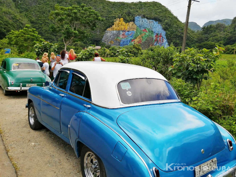 "Soroa - Viñales Valley" Private Tour in American Classic Cars - Tour Privado a "Soroa - Valle de Viñales" en Carros Clásicos