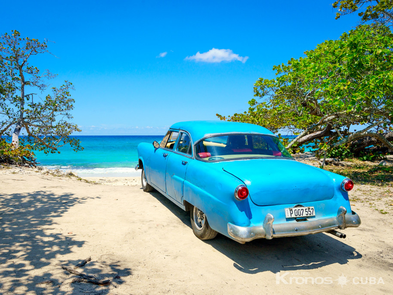 "Playas del Este" Private Tour in American Classic Cars - Tour Privado "Playas del Este" en Carros Clásicos