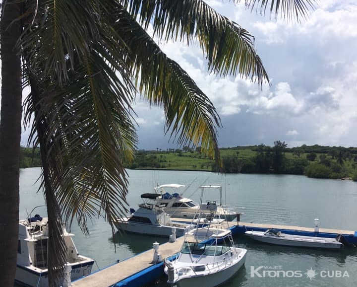  - "Boat trip along the Havana coast"