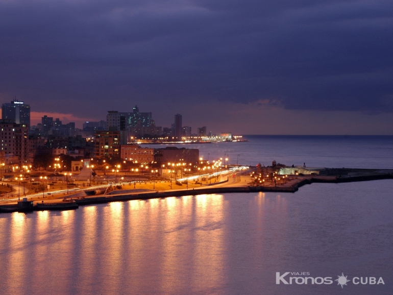 Havana panoramic night view - "Nightfall in my Havana" Tour