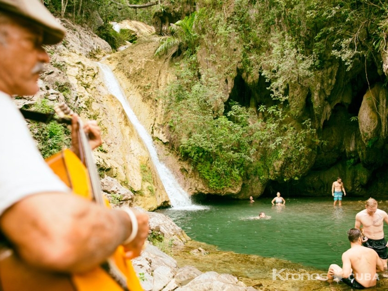 “Horseback Riding to Waterfall El Pilón” Tour - Excursión “a Caballo  a Cascada El Pilón”