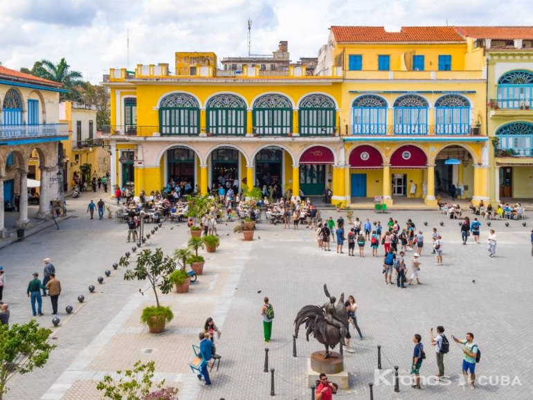 Old square of Havana panoramic view, Havana city - Excursión “Overnight Habana”