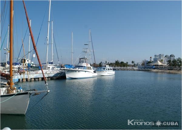 Marlin marina, Cienfuegos, Cuba - Excursión "Bahía de Cienfuegos en bote + Fortaleza de Jagua"