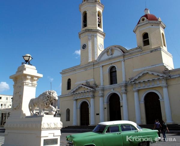 Santa-Clara-remedios-private-tour-in-american-classic-cars - "Santa Clara - Remedios" Private Tour in  Classic Cars