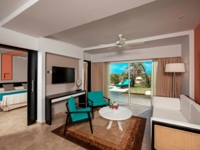 Suite Swim Out Room