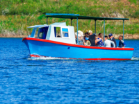 Boat rides on the Hanabanilla lake