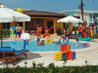 Children's activities at the pool