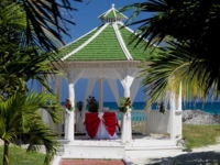 Weddings service at the beach