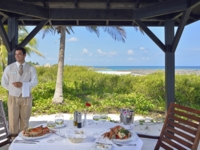 Lunch services with seafood at the beach