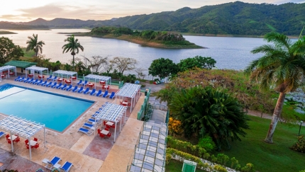 Panoramic pool & Hanabanilla lake view