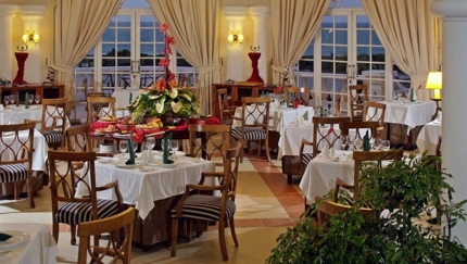 Continental Restaurante Hill Top Hideaway Royal Service