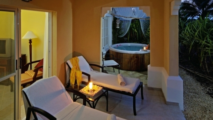 ROYAL SERVICE GARDEN SWIM-UP POOL Master Junior Suite Room