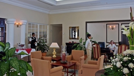 VIP bar lounge Hill Top Hideaway Royal Service