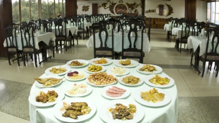 A la carte international restaurant