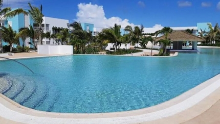 Swim-Up Bar Daiquiri y Mojito Pool bar