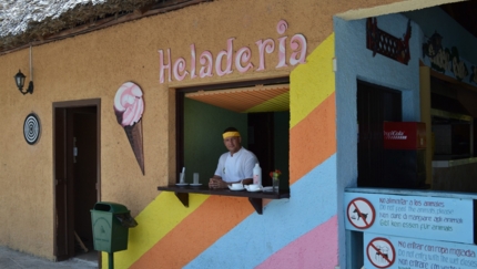 Creperie and Ice cream shop Los Loritos