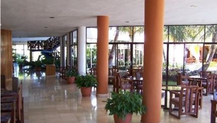 (Farallón del Caribe hotel section) Lobby bar