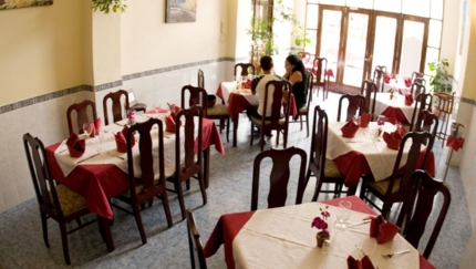 A la carte international restaurant