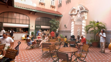 Lobby Bar Patio Sevillano