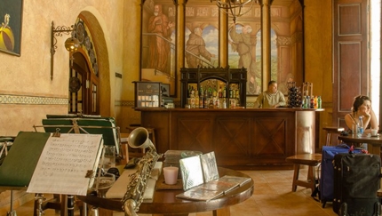 Los Frailes Lobby bar