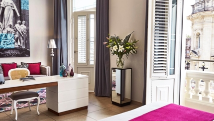 Junio Suite Hemingway room