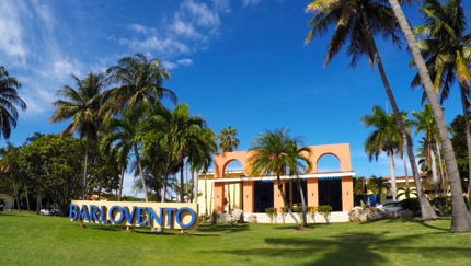 Hotel's entrance panoramic view