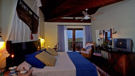 ROYAL SERVICE Zaida del Río VILLA