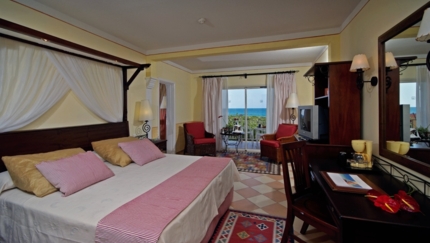 DELUXE ROMANCE  Suite Room