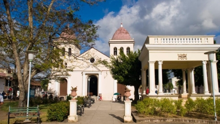 Holguin City, CUBA: 100% NATURAL Group Tour