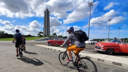 Revolution Square,  CUBANIA CLASSIC CYCLE, Group Tour