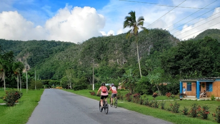 Road to San Diego de los Baños, CUBANIA CLASSIC CYCLE, Group Tour