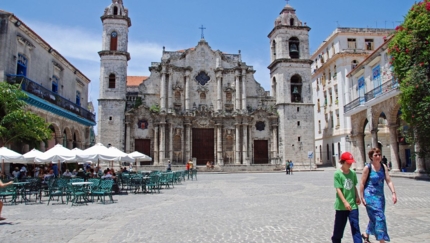 Cathedral Square,MOTORCYCLE TOUR FROM HAVANA TO CAYO COCO.