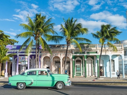 “Ride to Cienfuegos & Trinidad in Old Fashion American Classic Cars” Tour