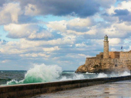 "Discovering Old and Modern Havana" Private Tour Malecon Ave