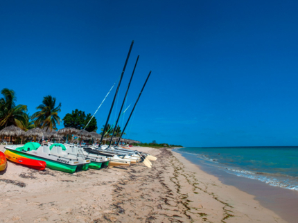 "Playas del Este" Private Tour in American Classic Cars