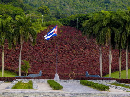 Mausoleo a los Héroes y Mártires del II Frente Oriental “Frank País”, Santiago de Cuba.