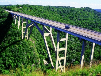 Bacunayagua bridge panoramic view