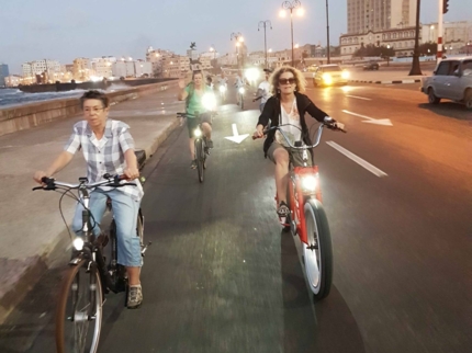 Malecon Ave, "Havana at night" Bike Tour