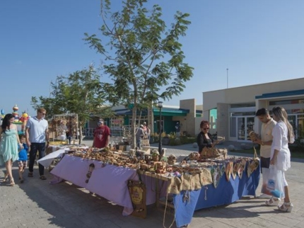 Crafts in Plaza Las Morlas "Cuban flavor in Varadero" Tour