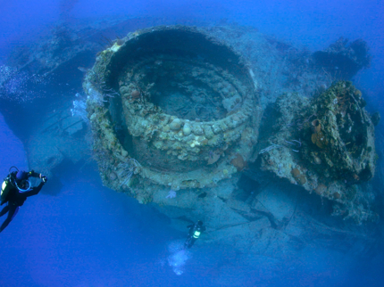 "CRISTOBAL COLÓN BATTLESHIP CRUISE".