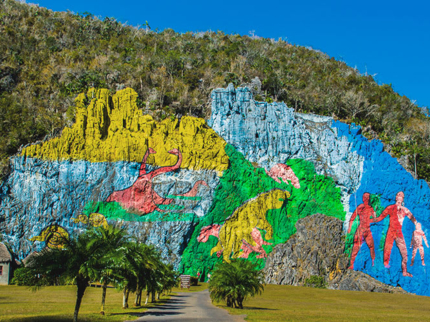 “Ride to Viñales in Old Fashion American Classic Cars” Tour