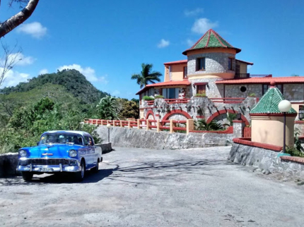 “Ride to Soroa & Las Terrazas in Old Fashion American Classic Cars” Tour