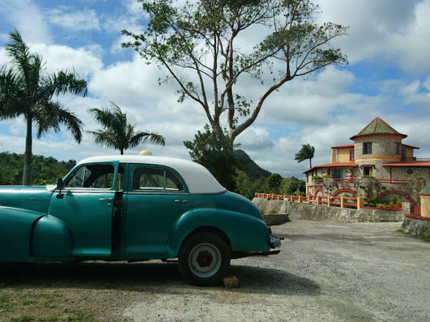 “Ride to Soroa in Old Fashion American Classic Cars” Tour
