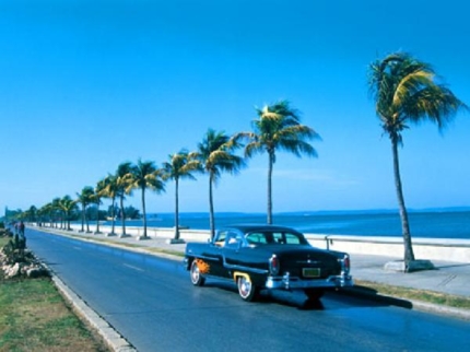 “Ride to Cienfuegos in Old Fashion American Classic Cars” Tour